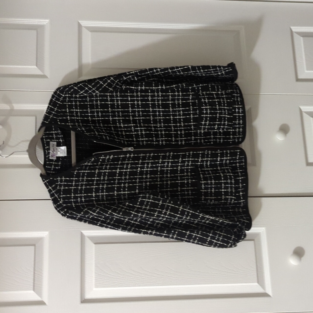 Black & White Plaid Zip-Front Women’s Jacket
